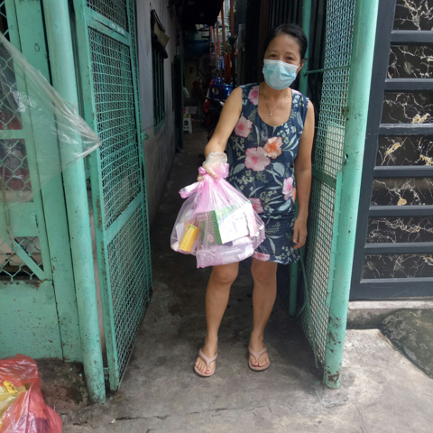 Gần 800 phần thuốc dành cho F0 tầng 1 và tầng 2 là gần 800 ước mong “Hãy thật mạnh khỏe nhé!”