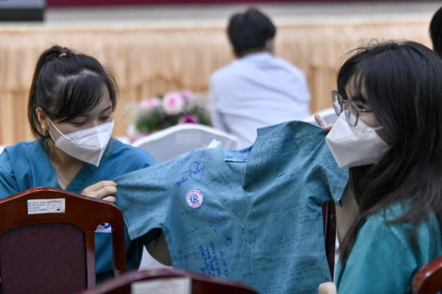 Đón tình nguyện viên Phật giáo trở về sau khi hoàn thành nhiệm vụ hỗ trợ tuyến đầu chống dịch