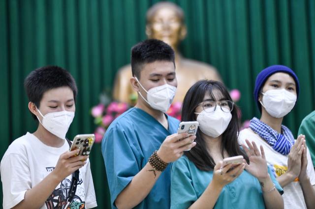 Đón tình nguyện viên Phật giáo trở về sau khi hoàn thành nhiệm vụ hỗ trợ tuyến đầu chống dịch