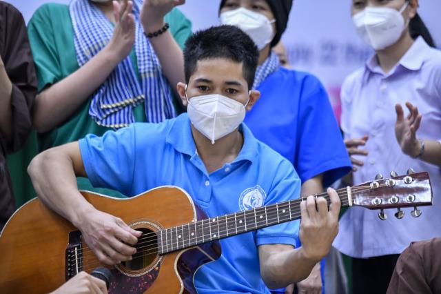 Đón tình nguyện viên Phật giáo trở về sau khi hoàn thành nhiệm vụ hỗ trợ tuyến đầu chống dịch