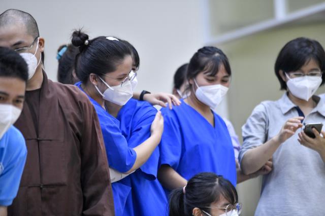 Đón tình nguyện viên Phật giáo trở về sau khi hoàn thành nhiệm vụ hỗ trợ tuyến đầu chống dịch
