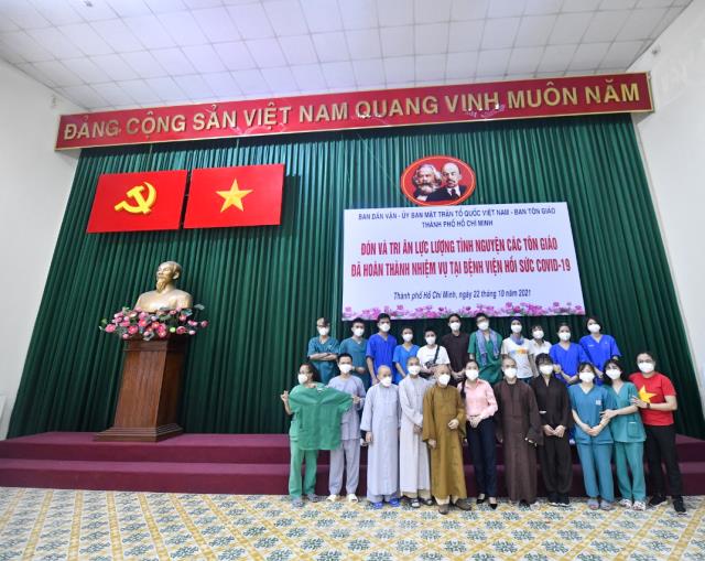 Đón tình nguyện viên Phật giáo trở về sau khi hoàn thành nhiệm vụ hỗ trợ tuyến đầu chống dịch