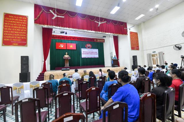 Đón tình nguyện viên Phật giáo trở về sau khi hoàn thành nhiệm vụ hỗ trợ tuyến đầu chống dịch