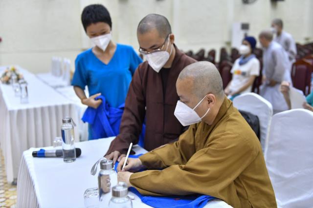 Đón tình nguyện viên Phật giáo trở về sau khi hoàn thành nhiệm vụ hỗ trợ tuyến đầu chống dịch
