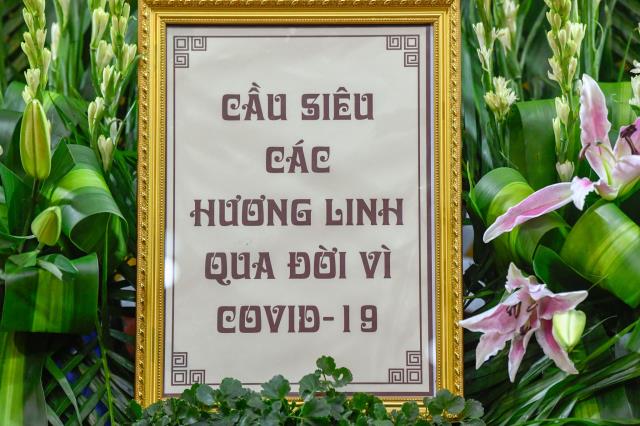 Chùa Giác Ngộ thắp nến tưởng niệm hơn 23.000 nạn nhân đã mất vì Covid-19