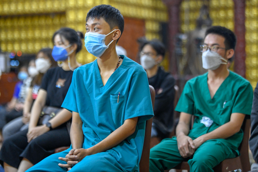 50 tình nguyện viên Phật giáo tham gia chống dịch tại Bệnh viện Hồi sức Covid-19