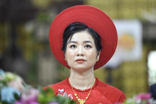 Chú rể Thanh Lâm (PD. Giác Ngộ) và cô dâu Ngọc Trang (PD. Chúc Nghiêm) nên nghĩa vợ chồng qua nghi thức hằng thuận