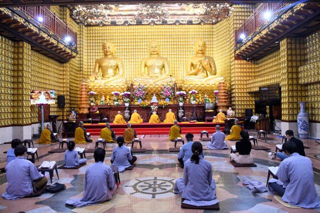 Tội từ tâm khởi, đem tâm sám hối: Lễ sám hối 14 tháng 10 Tân Sửu tại chùa Giác Ngộ