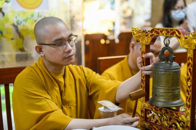Gia đình hương linh Nguyễn Thanh Bình (PD. Ngộ Minh Tường) cúng dường Trai tăng