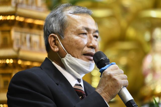 Chú rể Thanh Lâm (PD. Giác Ngộ) và cô dâu Ngọc Trang (PD. Chúc Nghiêm) nên nghĩa vợ chồng qua nghi thức hằng thuận