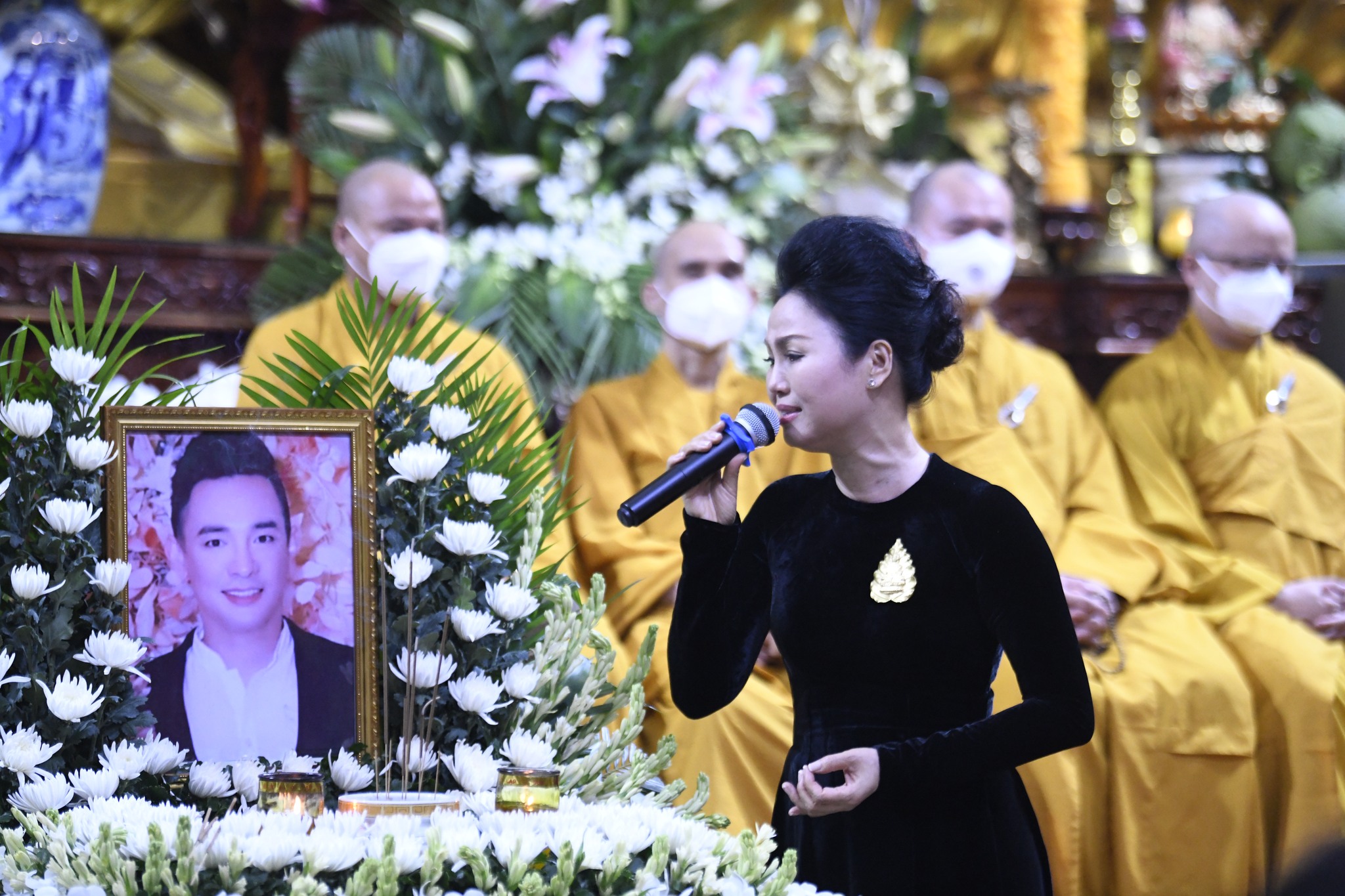 Chùa Giác Ngộ tổ chức lễ cầu siêu cố ca sĩ Việt Quang nhân dịp tròn 100 ngày mất