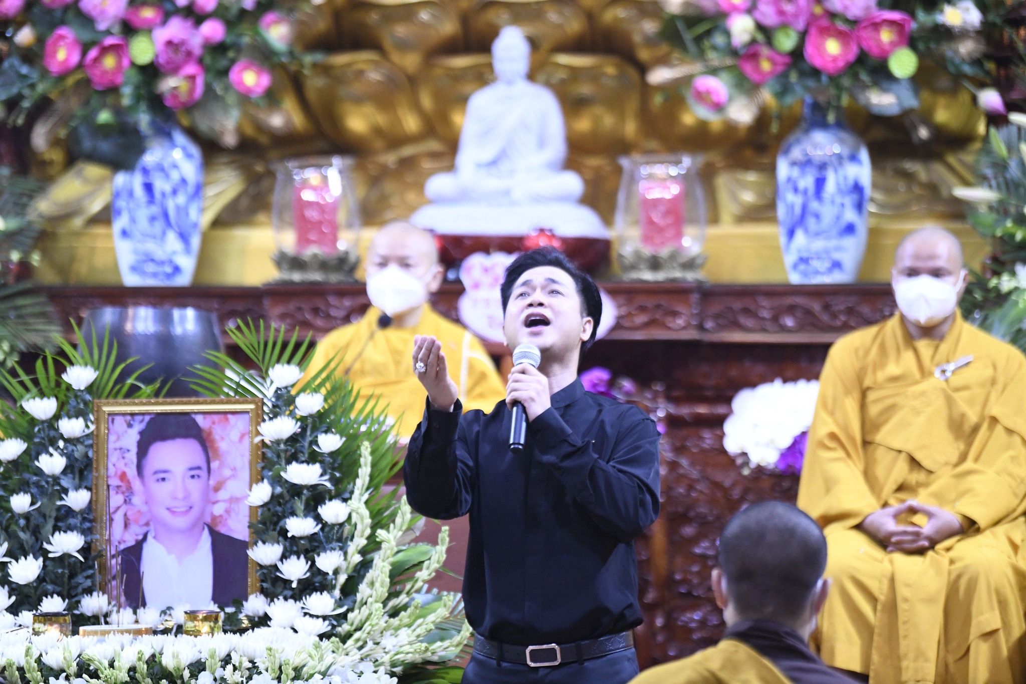 Chùa Giác Ngộ tổ chức lễ cầu siêu cố ca sĩ Việt Quang nhân dịp tròn 100 ngày mất