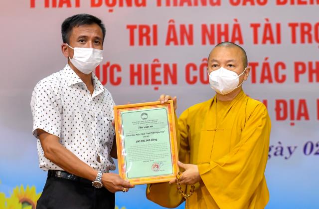 Quỹ ĐPNN - Chùa Giác Ngộ đóng góp 100 triệu đồng vào Quỹ “Vì người nghèo” năm 2021 của UBMTTQVN Q.10