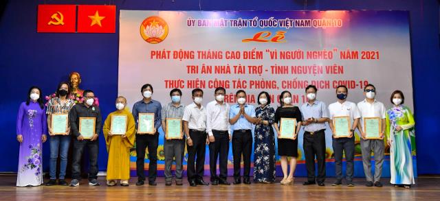 Quỹ ĐPNN - Chùa Giác Ngộ đóng góp 100 triệu đồng vào Quỹ “Vì người nghèo” năm 2021 của UBMTTQVN Q.10