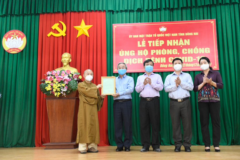 Chùa Giác Ngộ - Quỹ ĐPNN ủng hộ thiết bị y tế, thực phẩm cho tỉnh Đồng Nai với ước tính tổng trị giá 819 triệu đồng