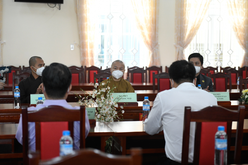Chùa Giác Ngộ - Quỹ ĐPNN ủng hộ thiết bị y tế, thực phẩm cho tỉnh Đồng Nai với ước tính tổng trị giá 819 triệu đồng