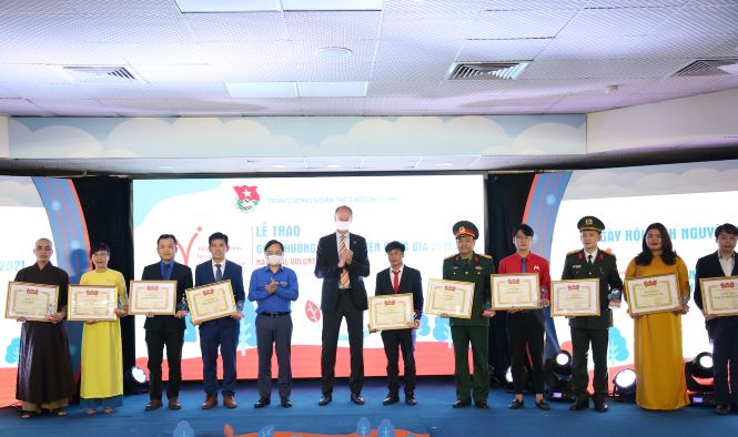 Tô thắm Ngày hội Tình nguyện Quốc gia 2021 với hàng trăm phần việc thiện lành