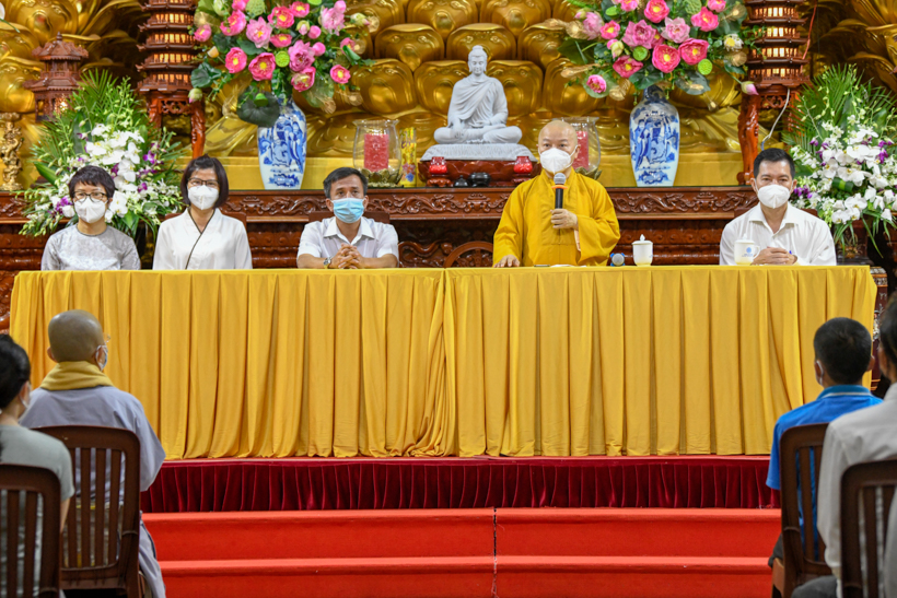 50 tình nguyện viên Phật giáo tham gia chống dịch tại Bệnh viện Hồi sức Covid-19