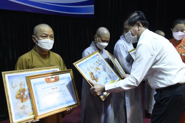TT. Nhật Từ tham dự Hội nghị Tri ân các tôn giáo, cơ sở tôn giáo vận động tình nguyện viên hỗ trợ tại các bệnh viện điều trị bệnh nhân Covid-19