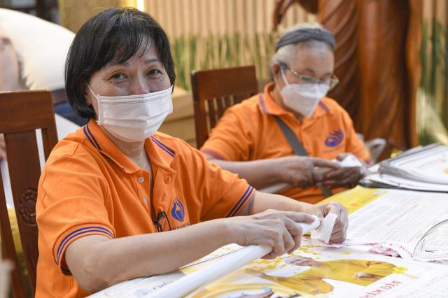 Cuối tuần trở về chùa phụng sự cho hoạt động chào mừng năm mới