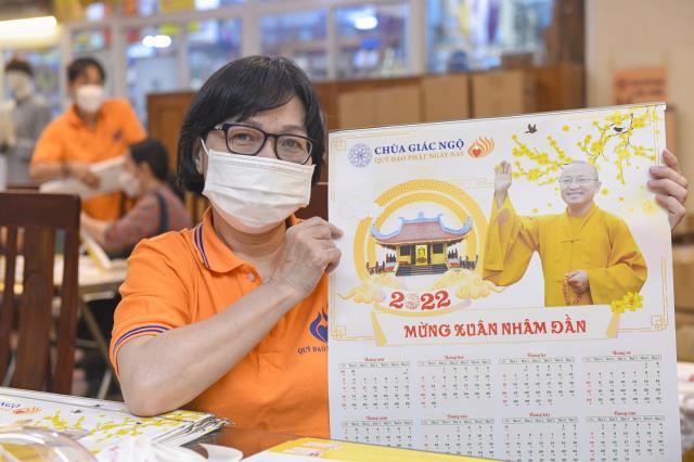 Cuối tuần trở về chùa phụng sự cho hoạt động chào mừng năm mới
