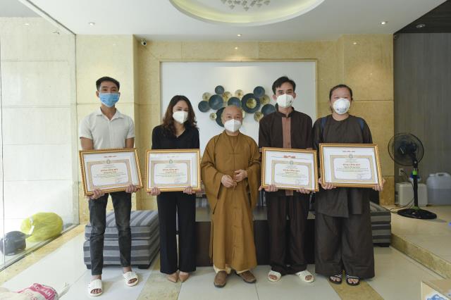 Đón 21 tình nguyện viên Phật giáo hoàn thành nhiệm vụ tại Bệnh viện Hồi phục Covid-19