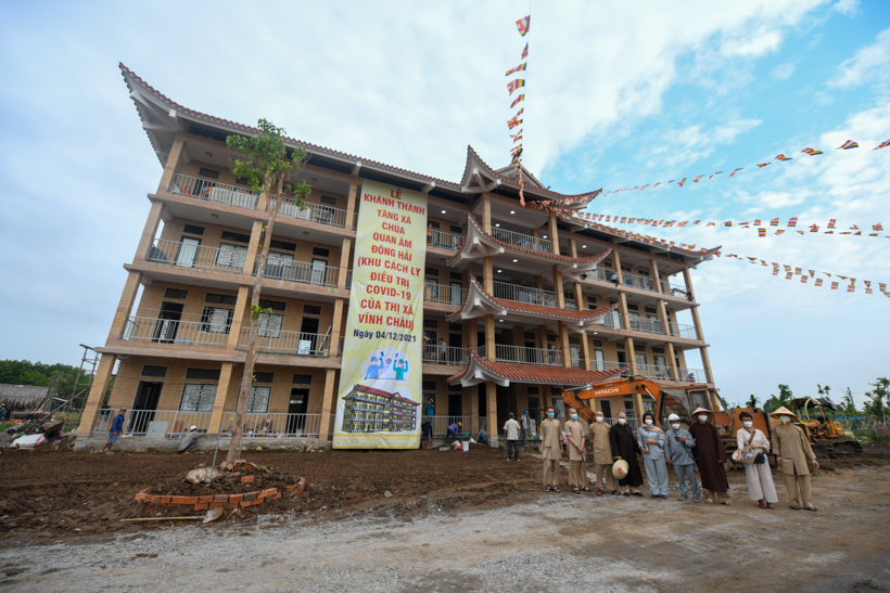Buổi trần thiết trong sương sớm