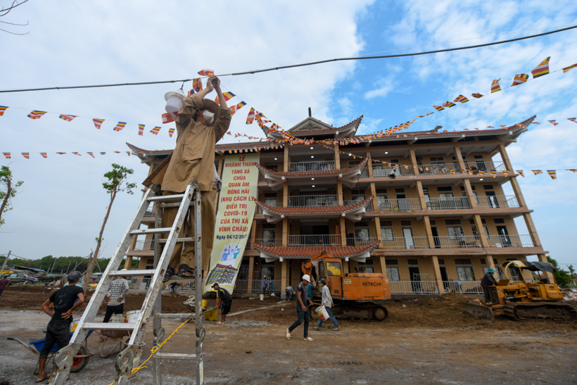 Buổi trần thiết trong sương sớm