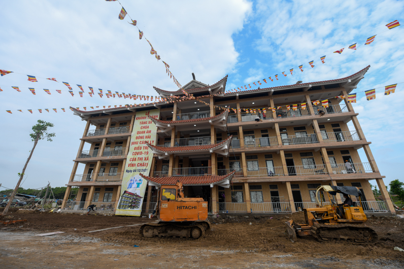 Buổi trần thiết trong sương sớm