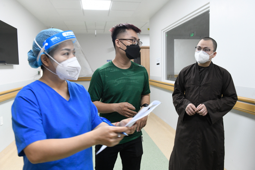 50 tình nguyện viên Phật giáo tham gia chống dịch tại Bệnh viện Hồi sức Covid-19