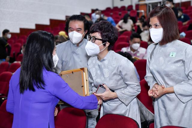 Quỹ ĐPNN - Chùa Giác Ngộ đóng góp 100 triệu đồng vào Quỹ “Vì người nghèo” năm 2021 của UBMTTQVN Q.10