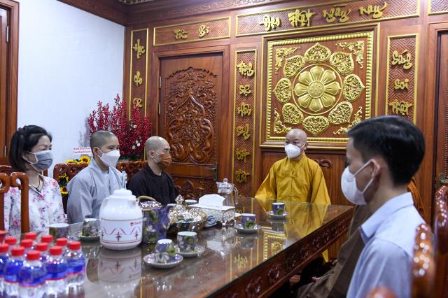 Lớp Tiến sĩ Phật học khóa II Học viện PGVN tại TP.HCM đến thăm TT. Nhật Từ nhân dịp Ngày Nhà giáo Việt Nam 20-11