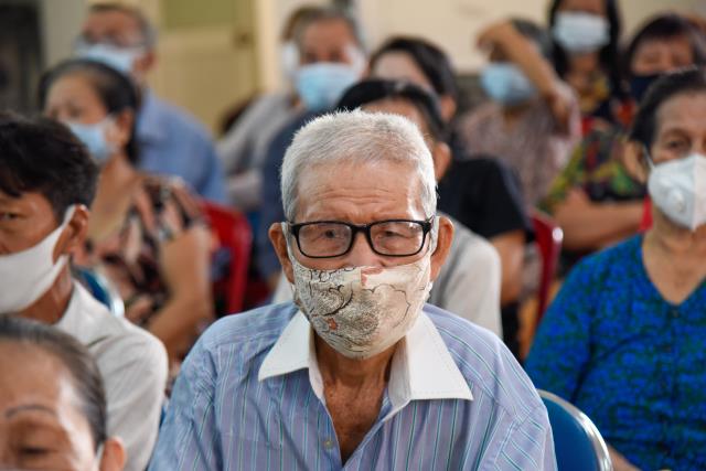 Trao quà yêu thương cho ngày Tết thêm đong đầy