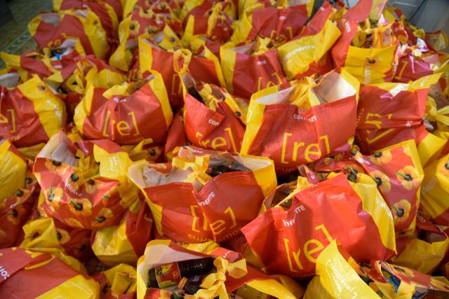 Trao quà yêu thương cho ngày Tết thêm đong đầy
