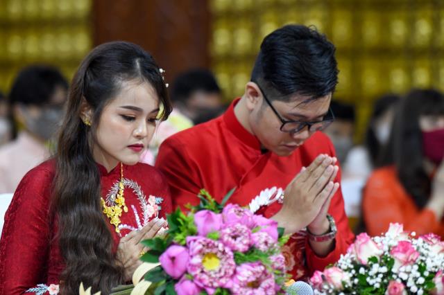 Rộn ràng đám cưới đầu năm 2022 tại chùa Giác Ngộ