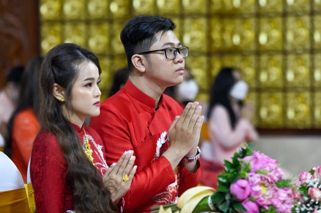 Rộn ràng đám cưới đầu năm 2022 tại chùa Giác Ngộ