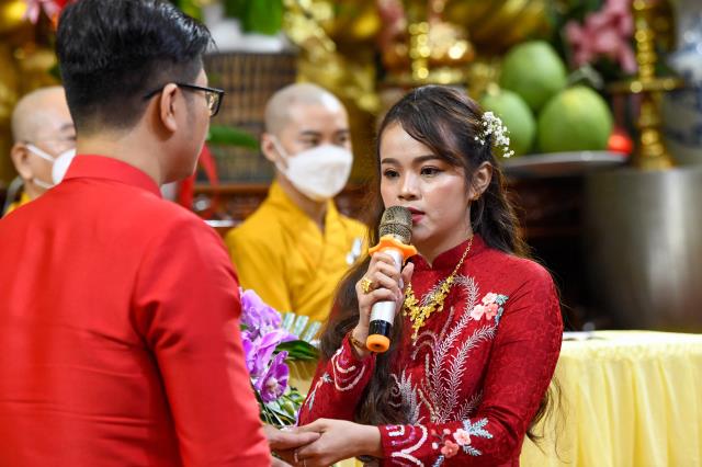 Rộn ràng đám cưới đầu năm 2022 tại chùa Giác Ngộ
