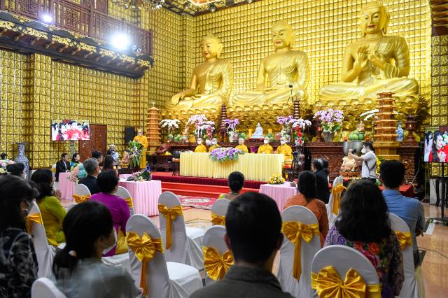 Rộn ràng đám cưới đầu năm 2022 tại chùa Giác Ngộ