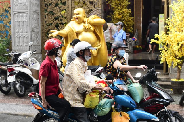 Quỹ ĐPNN Mang Xuân Đến Với 200 Bà Con Khó Khăn Tại Phường 2, Quận 10