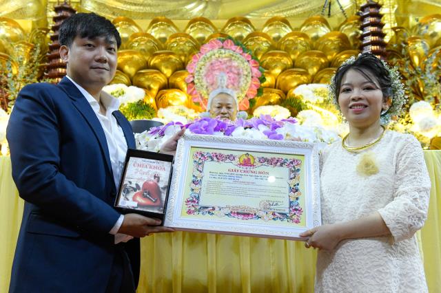 Mở cửa hôn nhân hạnh phúc bằng chiếc “chìa khóa” trong lễ hằng thuận