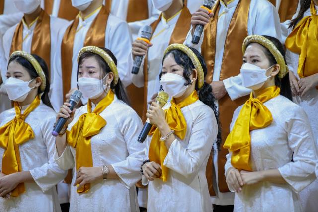 Sáng rực và ấm áp những ngọn lửa trí tuệ - tình thương trong lễ kỷ niệm ngày Phật thành đạo tại chùa Giác Ngộ