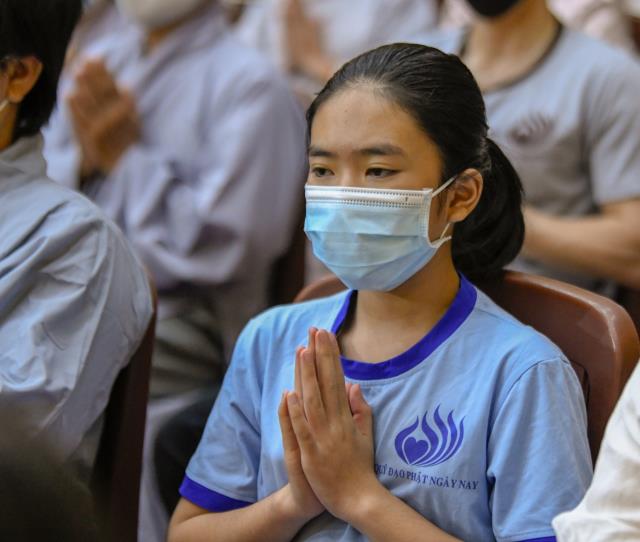 Sáng rực và ấm áp những ngọn lửa trí tuệ - tình thương trong lễ kỷ niệm ngày Phật thành đạo tại chùa Giác Ngộ
