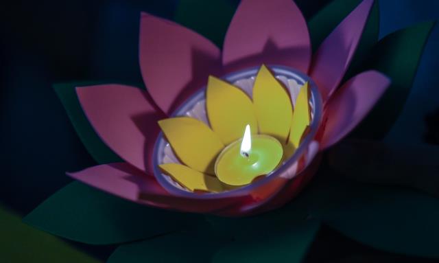 Sáng rực và ấm áp những ngọn lửa trí tuệ - tình thương trong lễ kỷ niệm ngày Phật thành đạo tại chùa Giác Ngộ