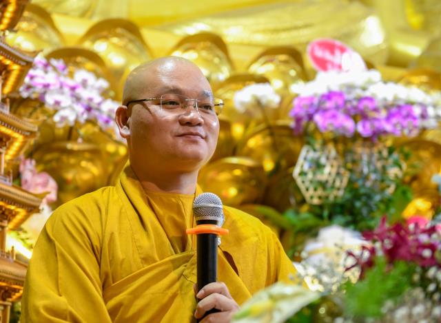 Sáng rực và ấm áp những ngọn lửa trí tuệ - tình thương trong lễ kỷ niệm ngày Phật thành đạo tại chùa Giác Ngộ