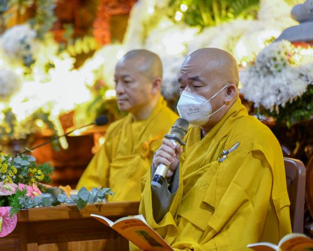 Sáng rực và ấm áp những ngọn lửa trí tuệ - tình thương trong lễ kỷ niệm ngày Phật thành đạo tại chùa Giác Ngộ