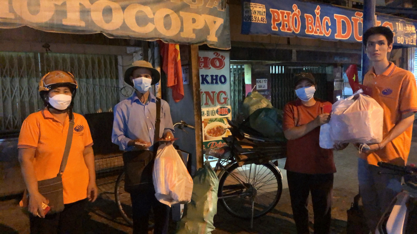 Chùa Giác Ngộ sẻ chia cùng người vô gia cư trong đêm giao thừa