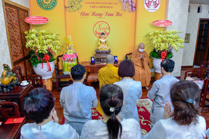 TT. Nhật Từ chúc xuân Trưởng lão Hòa thượng Chủ tịch HĐTS GHPGVN