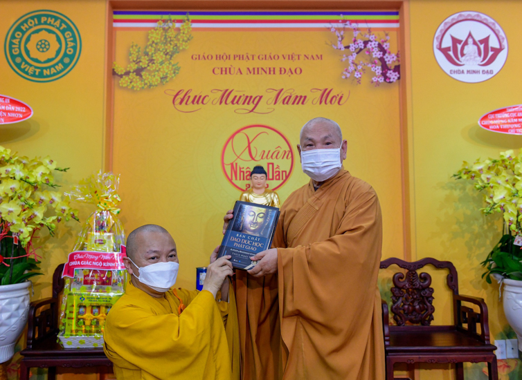 TT. Nhật Từ chúc xuân Trưởng lão Hòa thượng Chủ tịch HĐTS GHPGVN