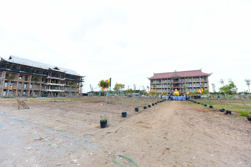 Thời thiền hành đầu tiên trong khóa tu Tuần An Lạc