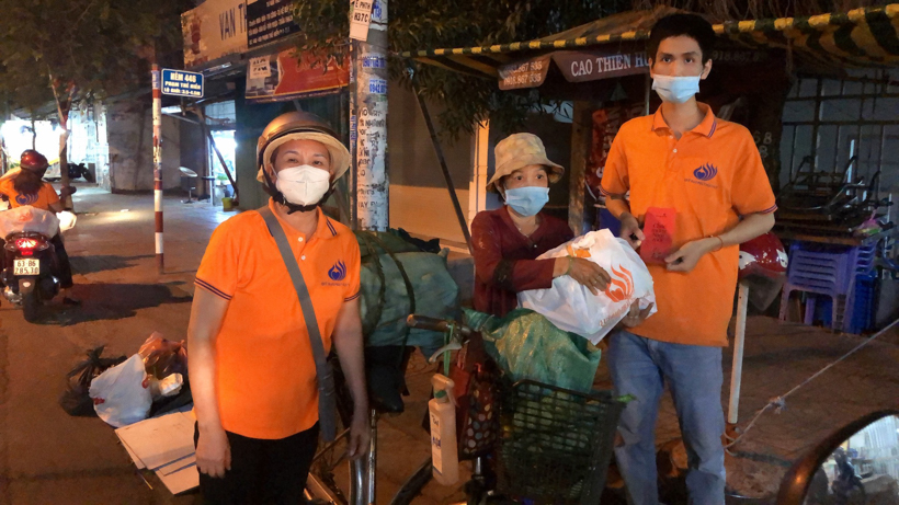 Chùa Giác Ngộ sẻ chia cùng người vô gia cư trong đêm giao thừa